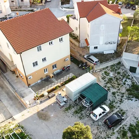 Apartments Bonis III